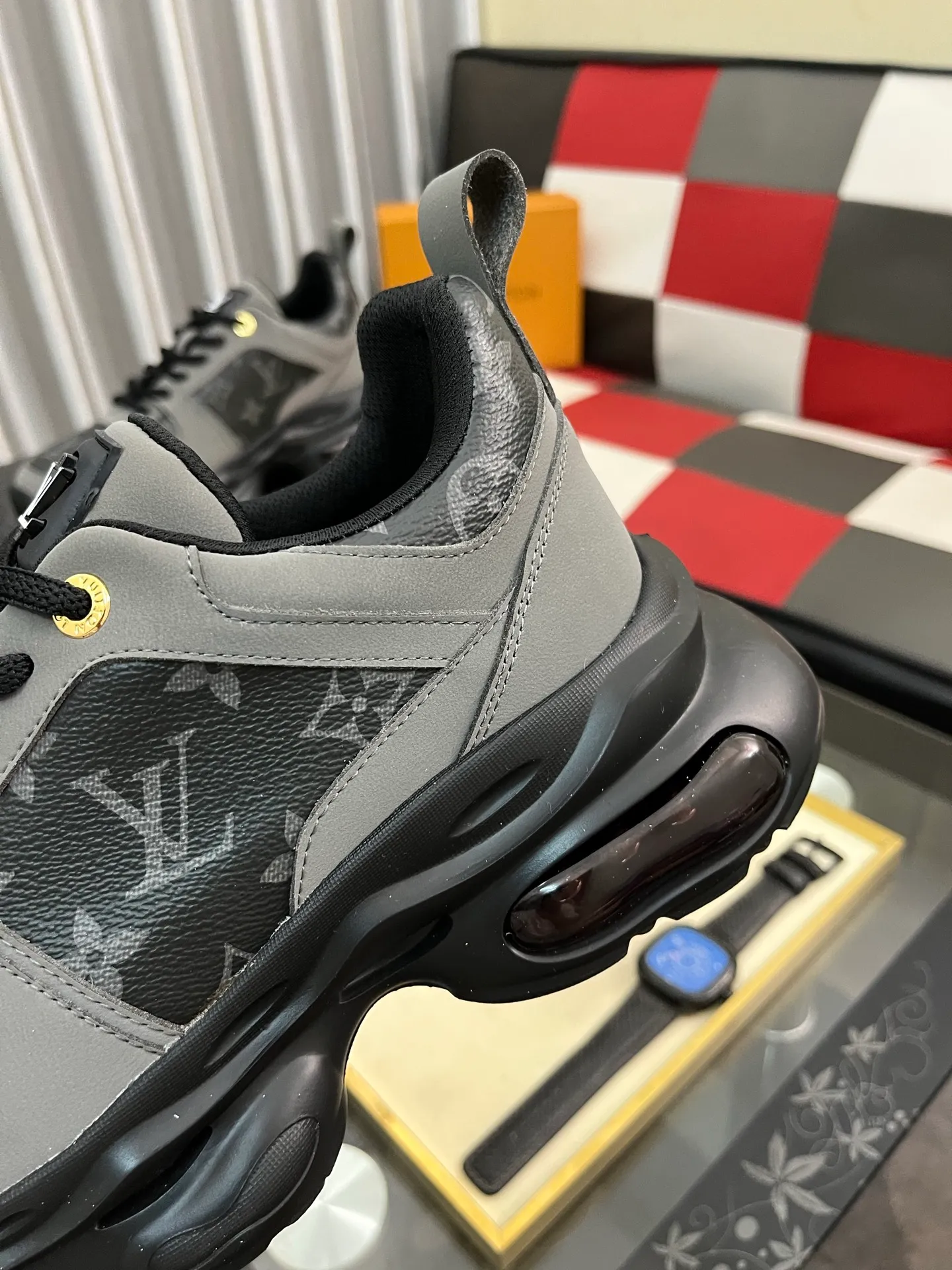 Men's shoes 💰458⌚️⌚️LV Louis Vuitton. The latest trendy casual shoes are popular in physical stores in sizes 38-44. New spring and summer comfortable imported custom original cowhide, unique jacquard fabric element design. Paired with sheepskin lining, Lv original bottom, [taiyang][taiyang] high-end packaging and high quality💪Details determine the quality, you can enter and leave the counter at will, welcome to compare🇮🇹